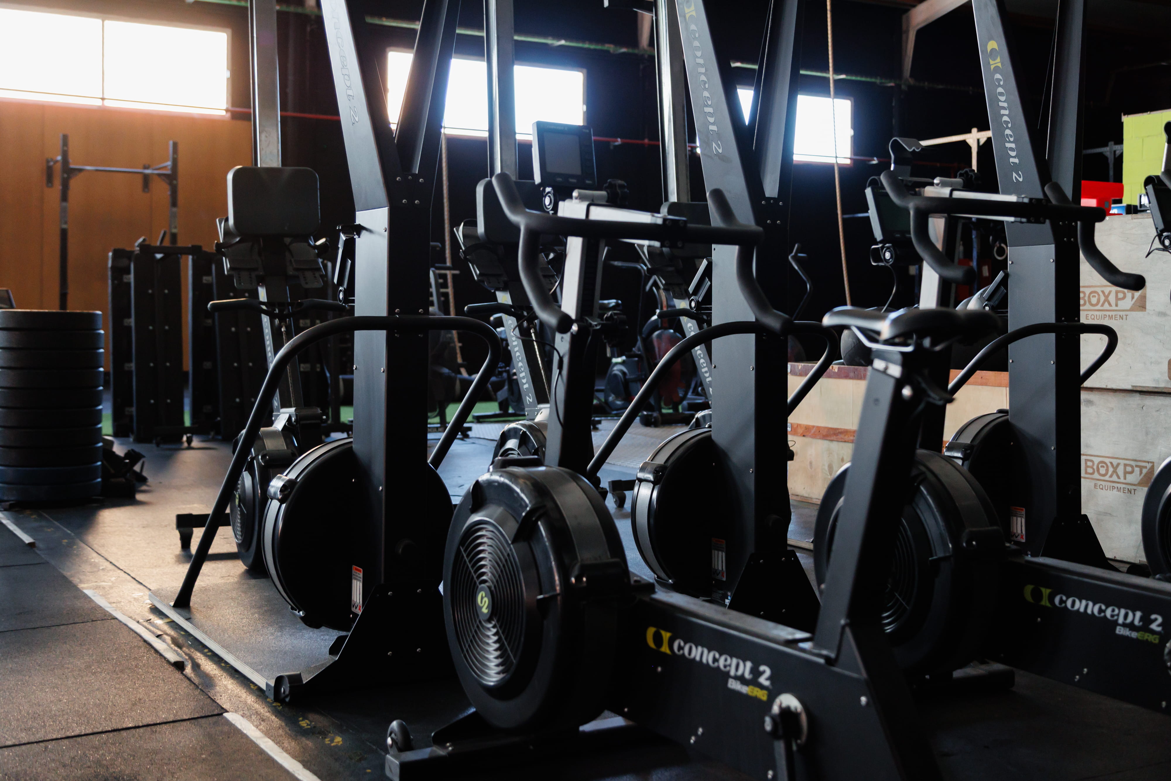 Zona de equipamiento en BlackCrown CrossFit Arganda