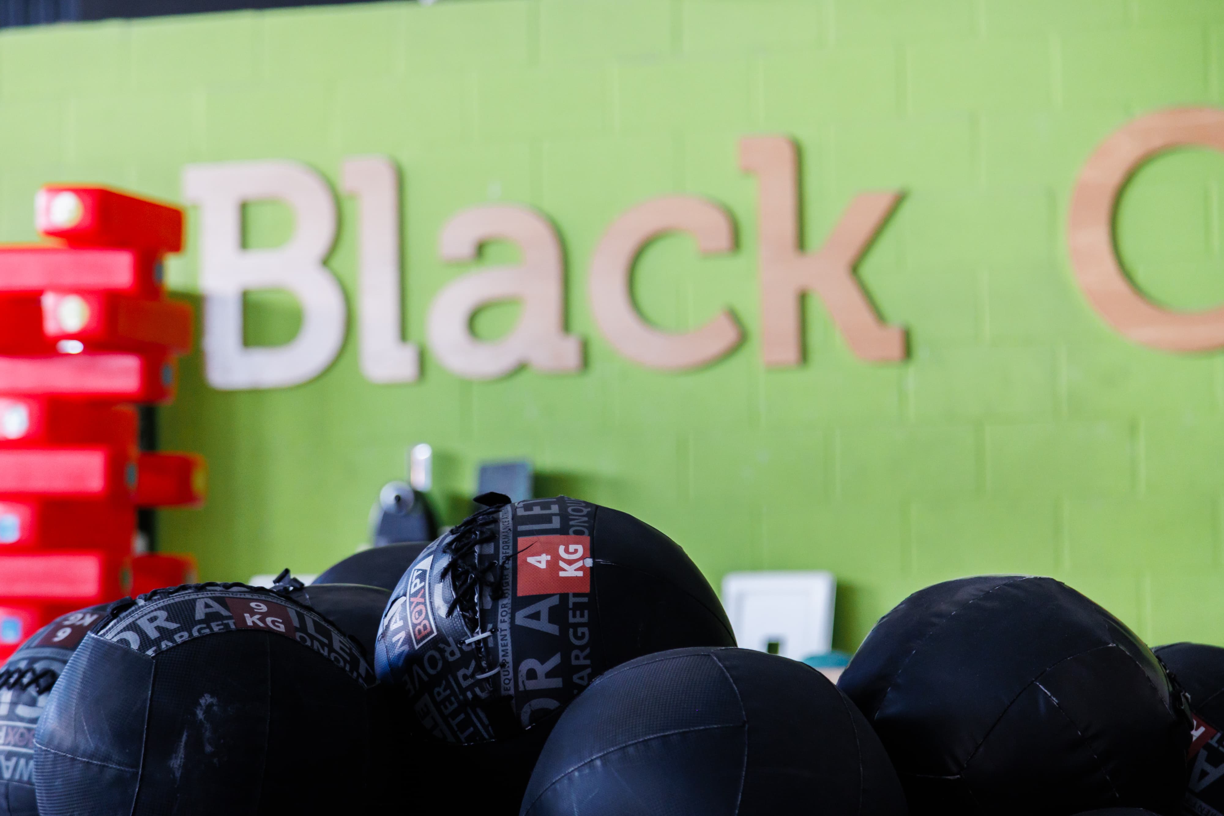 Zona de equipamiento en BlackCrown CrossFit Arganda