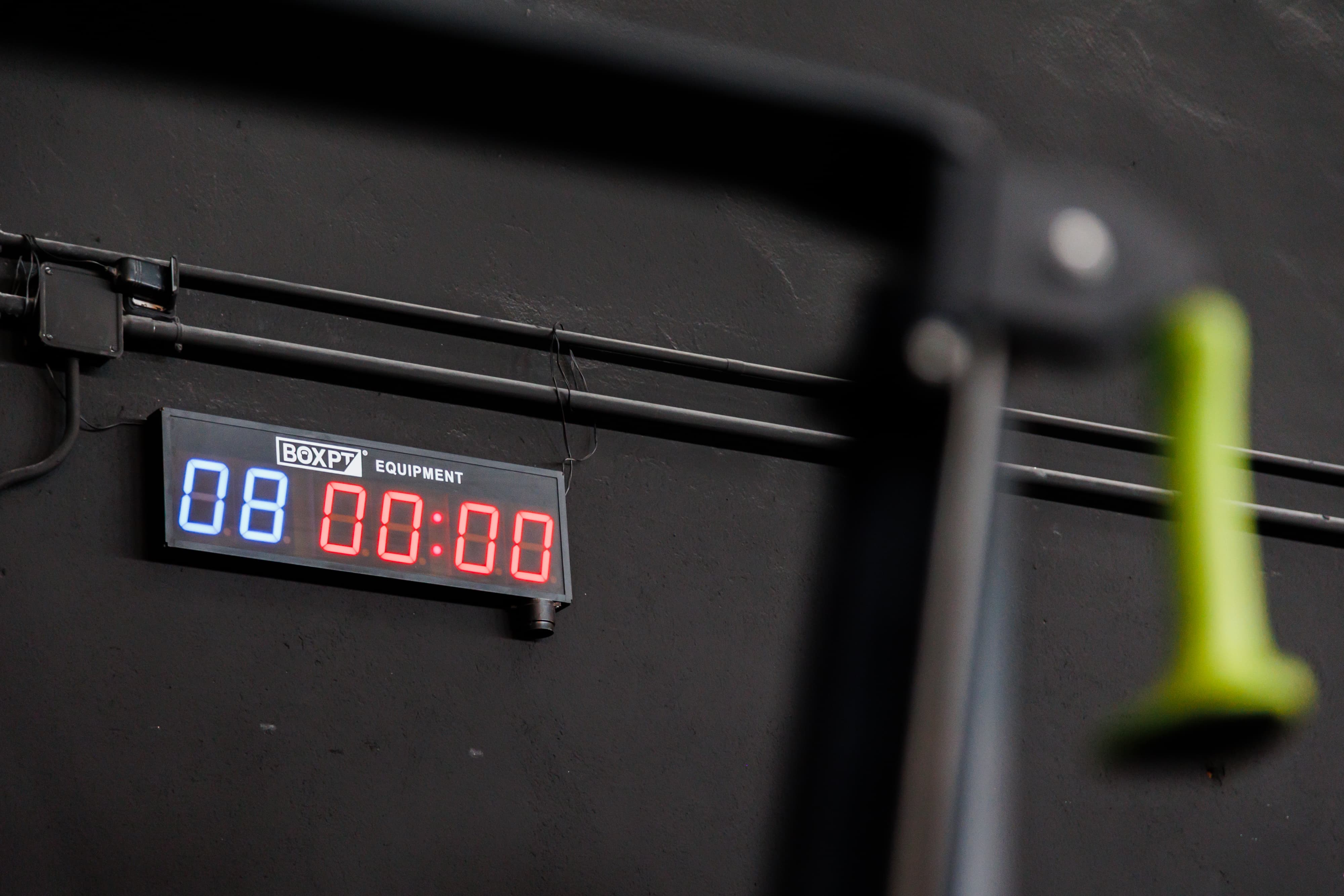 Zona de equipamiento en BlackCrown CrossFit Arganda